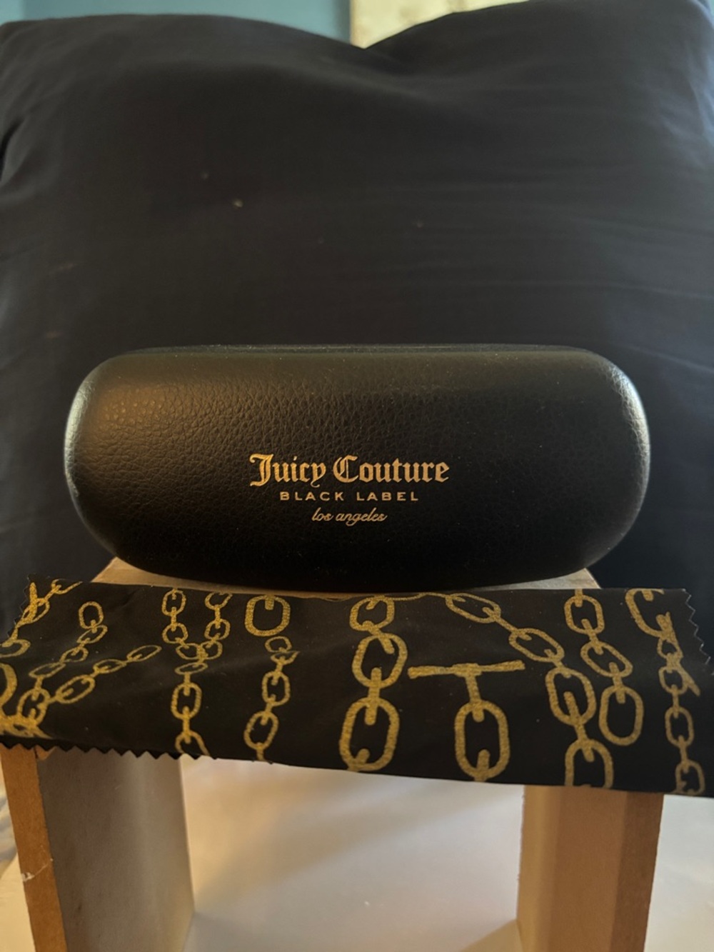 Juicy Couture Black Label Eyeglass/Sunglass  Case with Cleaning Cloth